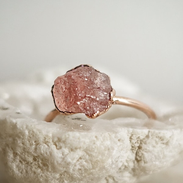 Bague en cuivre Quartz Fraise / Pierre brute / Bague pierre gemme / Unique / Bijou de soin