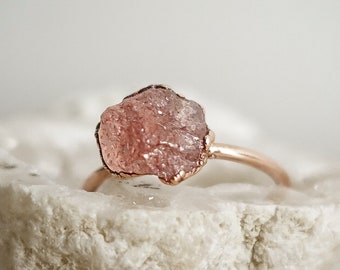 Strawberry Quartz copper ring / raw and natural stone/ Raw gemstone ring / unique piece / Rough crystal jewelry