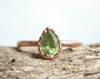 Peridot drop copper ring / natural faceted gemstone / Birthstone ring / festival ring / unique piece