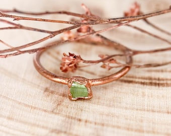 Green Tourmaline copper ring / natural gemstone/ Raw stone ring / unique handmade piece / Organic jewelry