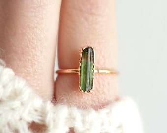 Green Tourmaline copper ring / rough gemstone ring / Birthstone ring / Organic jewelry /