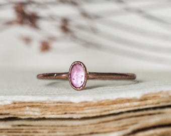 Anello in rame con tormalina ovale rosa / pietra preziosa naturale / gioiello fatto a mano / regalo unico per lei / pietra portafortuna di ottobre
