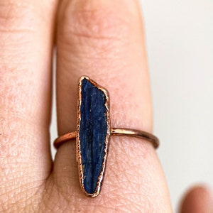 Blue Kyanite copper ring / rough gemstone ring / Birthstone ring / Handmade jewelry / Unique gift for witch image 5