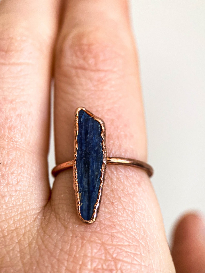 Blue Kyanite copper ring / rough gemstone ring / Birthstone ring / Handmade jewelry / Unique gift for witch image 5