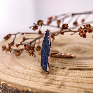 Blue Kyanite copper ring / rough gemstone ring / Birthstone ring / Handmade jewelry / Unique gift for witch image 6