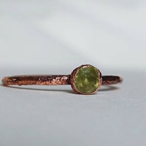 Peridot copper ring / natural faceted gemstone / Raw stone ring / festival ring / unique image 5