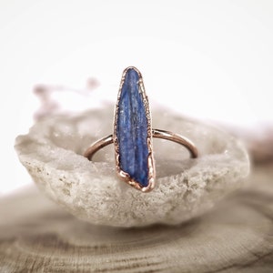 Blue Kyanite copper ring / rough gemstone ring / Birthstone ring / Handmade jewelry / Unique gift for witch image 2