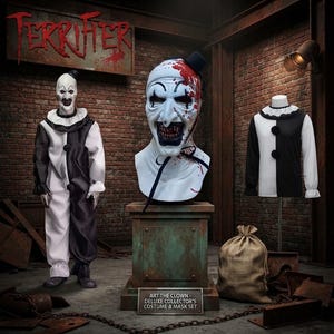 Pode incluir: Um conjunto de fantasia e máscara de colecionador deluxe Terrifier Art the Clown, incluindo um macacão preto e branco, uma camisa a condizer com gola de folhos e uma máscara de palhaço detalhada com salpicos de sangue vermelho.