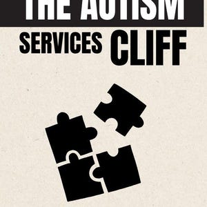 以下が含まれることがあります： 黒いバナーに白い文字で「THE AUTISM SERVICES CLIFF」と書かれた本の表紙。下に黒い文字で「SERVICES CLIFF」と書かれています。4つの黒いパズルのピースが表示され、その下に「The Operational Guide to Building Adulthood for Autistic Teens」というテキストがあります。