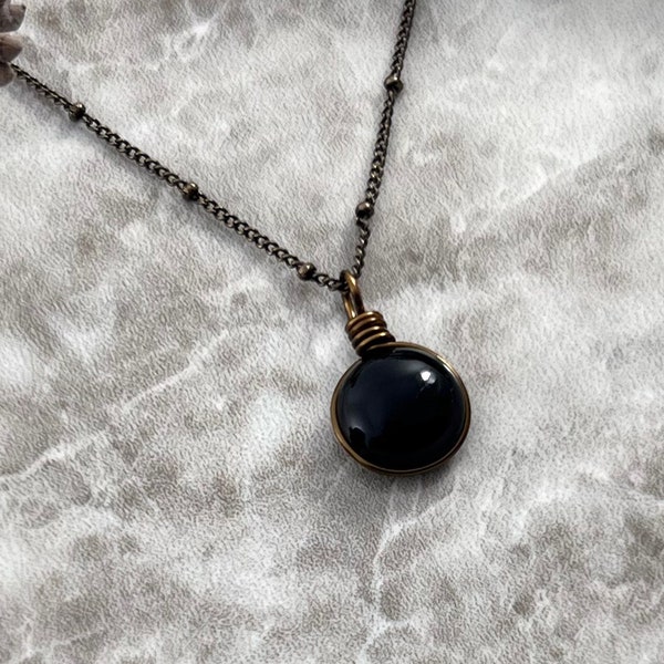 Jet Black Circle Necklace Witchy Style Minimalist Jewelry, Fairycore Grunge Solid Black Glass Necklace Vintage Aesthetic Satellite Chain