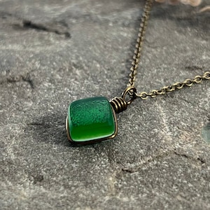 Handmade Clover Green Art Glass Necklace: Minimalist Forestcore Boho Jewelry
