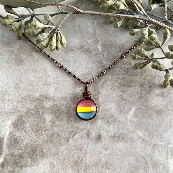 Collana con orgoglio pansessuale: gioielli LGBTQ, vetro artistico fatto a mano in ottone anticato