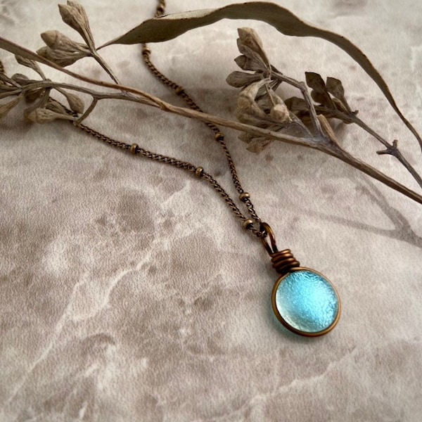 Collier d’anniversaire de mars, collier de pierre de naissance en verre fait main Aqua clair, cadeau Bélier ou Poissons, cadeau d’anniversaire du meilleur ami du mois de naissance pour elle