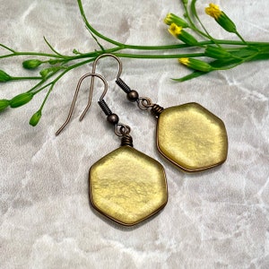 Handmade Glass Honeycomb Earrings Unique Gifts for Women, Iridescent Honey Suncatcher Earrings Nature Jewelry, Cute Earthy Earrings