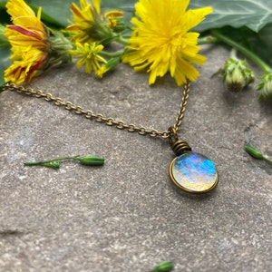 Schillernde Feenstaub Halskette: Gelber Kunst Glas Anhänger, Boho Sommer Schmuck