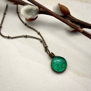 Emerald Green Hippie Necklace for Women Boho Jewelry Unique Gift for Her, Vintage Style Rustic Brass Chain Fall Necklace Autumn Jewelry