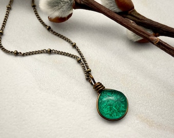 Emerald Green Hippie Necklace for Women Boho Jewelry Unique Gift for Her, Vintage Style Rustic Brass Chain Fall Necklace Autumn Jewelry