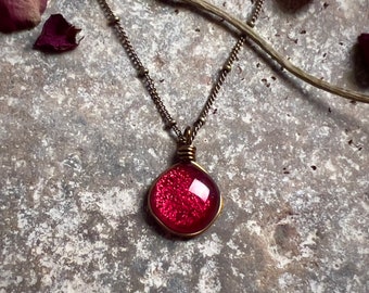 Collar de lágrima rojo sangre, colgante de cristal con diseño de vampiro gótico