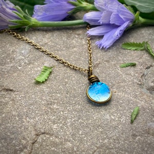 Collana con polvere di fata blu acqua: ciondolo in vetro boho, gioielli da strega in stile vintage