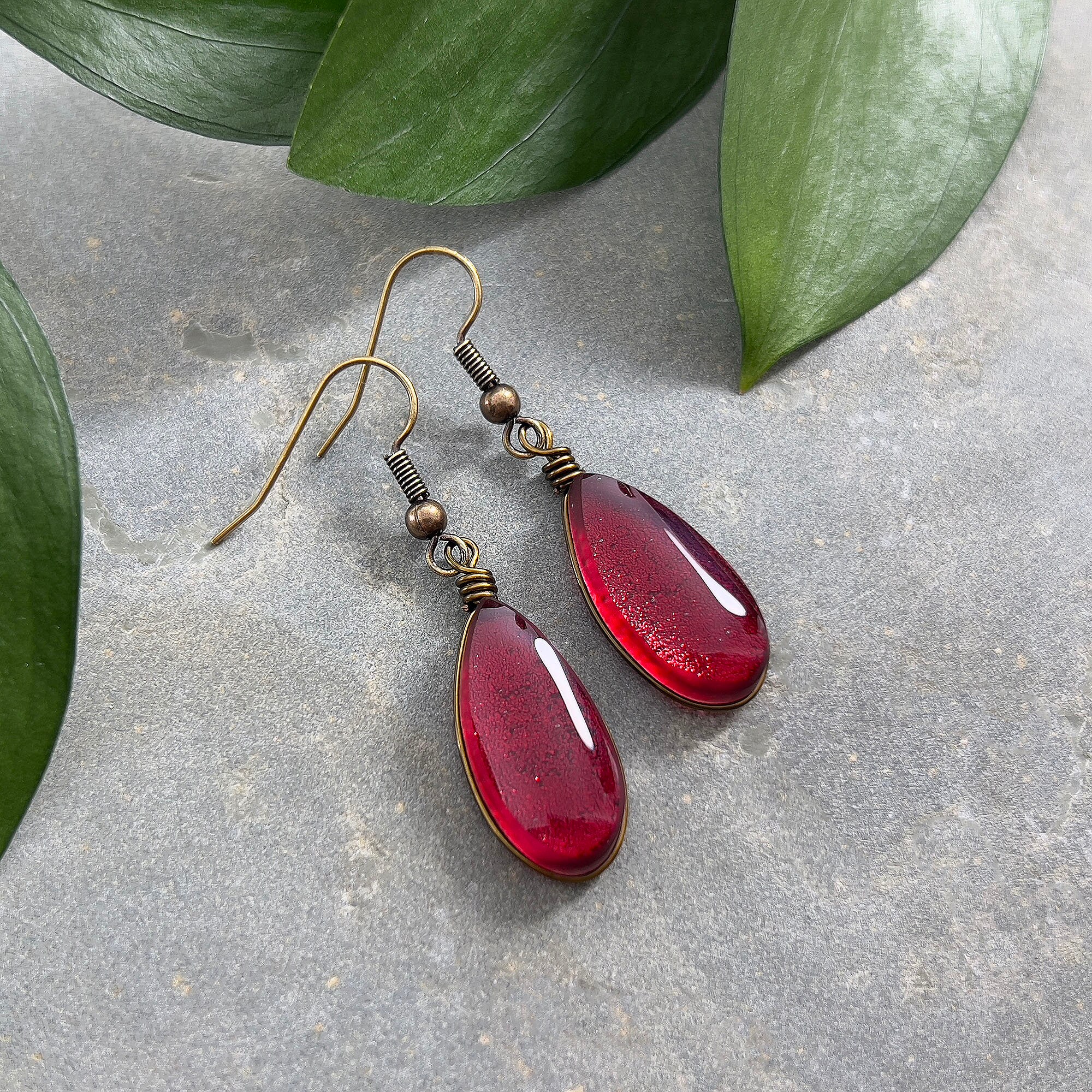 アクセサリー e  vintage earrings Cranberry Red Glass Dangle Earrings: Boho Hippie Brass Jewelry - Etsy
