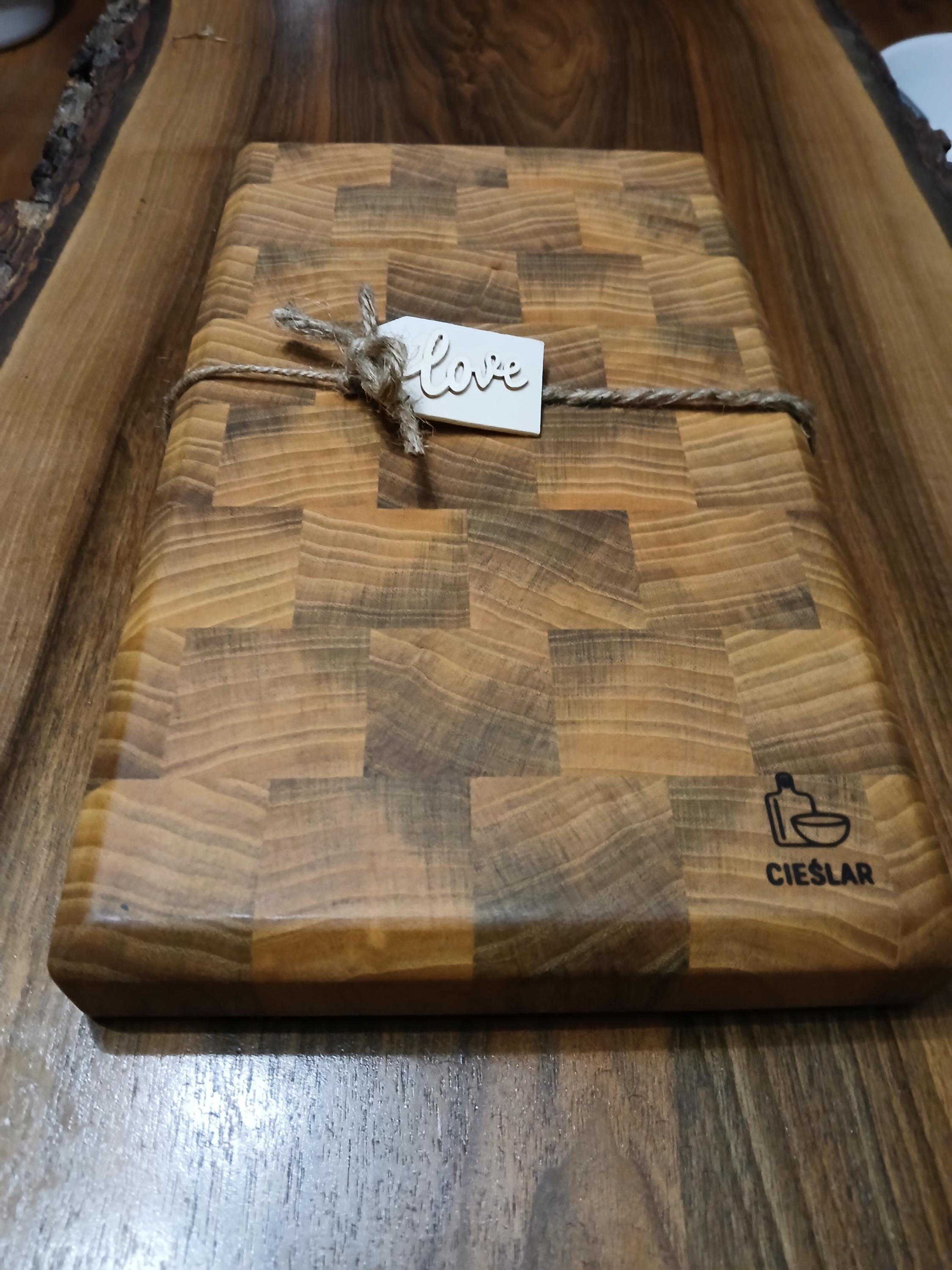 planche à bordure en bois