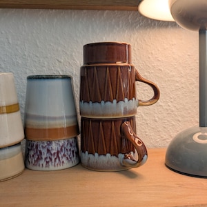 2 Vintage Steingut Kaffeebecher | Braun Weiß Drip Glaze | Made in China | Mid Century Keramik Tassen | 70er Jahre