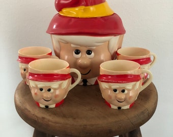 Vintage Plastic Keebler Elf Cookie Jar and 4 Mugs