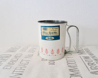 Vintage Androck White and Red Metal Screen 3 Cup One Hand Flour Sifter Kitchen Decor