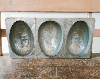 Vintage Ecko Chicago, IL Large Metal Baking Egg Mold Pan