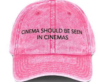 Il cinema dovrebbe essere visto al cinema. Cappello rosa per gli amanti del cinema. Regalo per cinefili. Cappello per gli amanti del cinema. Cappello per cinefili. Cappello