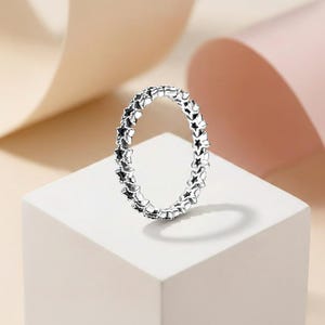 Silber-Band, asymmetrischer Sternenring, himmlischer Stil mit Strasssteinen, sternenbesetzte Schönheit.