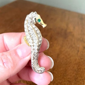 Vintage Seahorse Pin- Clear Rhinestones With Green Eye Seahorse- Vintage Brooch- Sea Life Pin- Sea Animal- Seahorse Gift- Vintage Pin