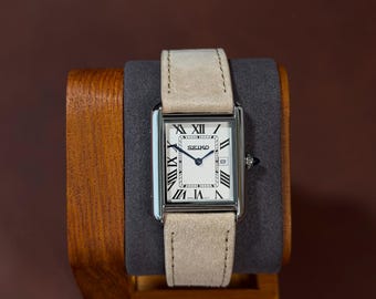 Reloj de vestir rectangular personalizado – Movimiento de cuarzo japonés – Esfera con números romanos – Correa de piel de gamuza – Pieza de relojería seleccionada a mano - Seiko Tank