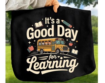 Es un buen día para aprender (Camiseta PNG) – Autobús escolar retro de regreso a clases