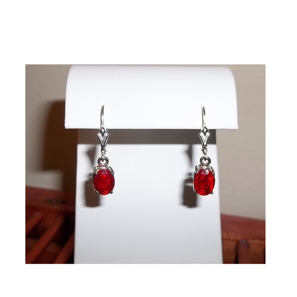 Boucles d'oreilles opale éthiopien naturel teint rouge en massif.925 argent Sterling