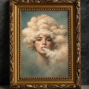 Puede incluir: Retrato enmarcado de una mujer con una formación similar a una nube alrededor de la cabeza, exhalando humo. La obra de arte está en un marco dorado adornado, con un fondo azul claro y verde.