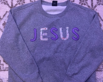 パッチワーク刺繍「JESUS」クルーネックスウェットシャツ