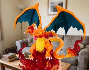 Estatua de Mega Charizard Y