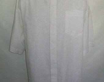 Camisa blanca de mezcla de lino y algodón con solapa CAMP. Elige tu talla para confeccionarla a tu gusto. Cuerpo de algodón/lino + solapa de lino. Estilo por fuera, fresco y cómodo.