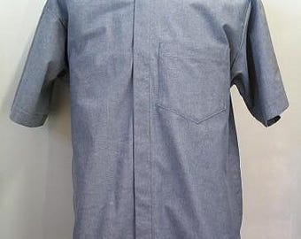 Camisa CAMP Clerical azul Chambray. Totalmente de algodón. Talla a elegir, confeccionada a pedido. Compatible con trabillas o banda completa. Sin meter en el pantalón.