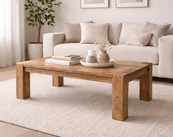 Rustikaler Bauernhaus Couchtisch | Massiver Couchtisch aus Kiefernholz | Chunky Square Leg Wohnzimmertisch | Handgemachte Holz Tisch