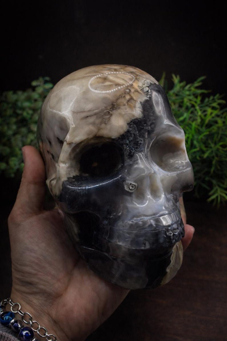 Volcano Agate Skull Carving – UV Reactive Crystal Skull, Hand Carved Agate, Statement Collector Piece, 5.75 lbs bild 2