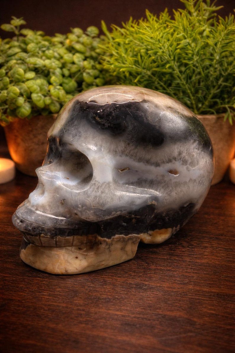 Volcano Agate Skull Carving – UV Reactive Crystal Skull, Hand Carved Agate, Statement Collector Piece, 5.75 lbs bild 9