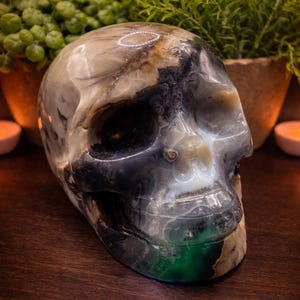 Volcano Agate Skull Carving – UV Reactive Crystal Skull, Hand Carved Agate, Statement Collector Piece, 5.75 lbs bild 12