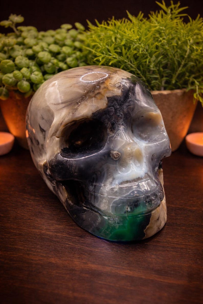 Volcano Agate Skull Carving – UV Reactive Crystal Skull, Hand Carved Agate, Statement Collector Piece, 5.75 lbs bild 12