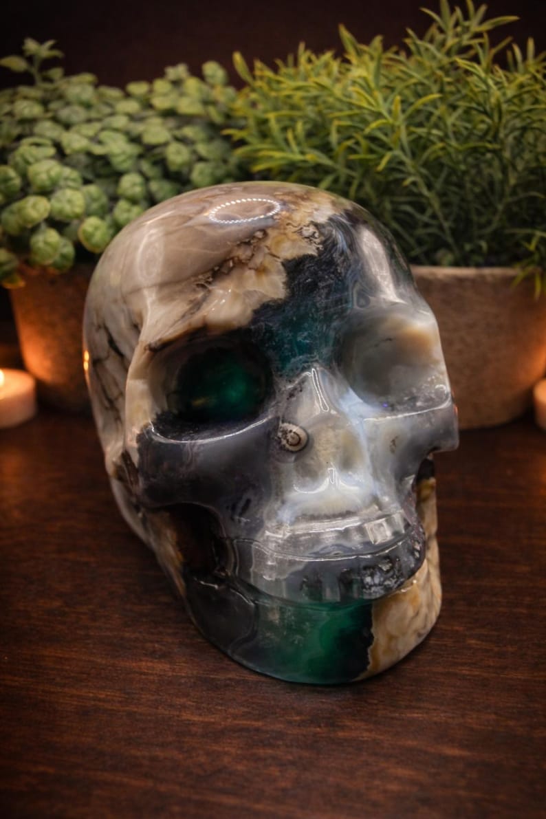 Volcano Agate Skull Carving – UV Reactive Crystal Skull, Hand Carved Agate, Statement Collector Piece, 5.75 lbs bild 1