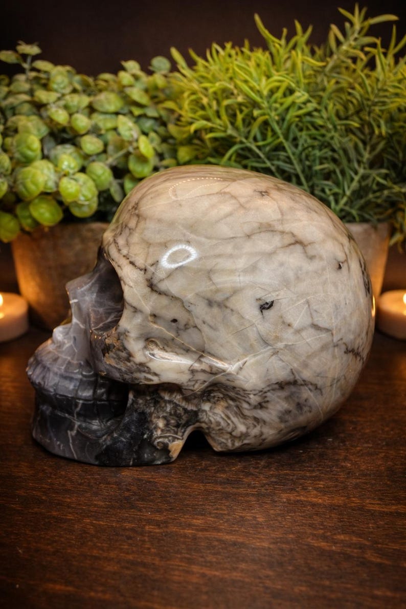 Volcano Agate Skull Carving – UV Reactive Crystal Skull, Hand Carved Agate, Statement Collector Piece, 5.75 lbs bild 6