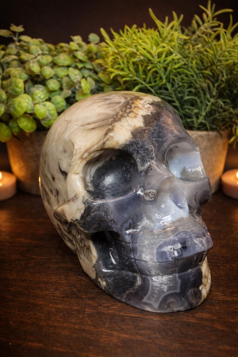 Volcano Agate Skull Carving – UV Reactive Crystal Skull, Hand Carved Agate, Statement Collector Piece, 5.75 lbs bild 7
