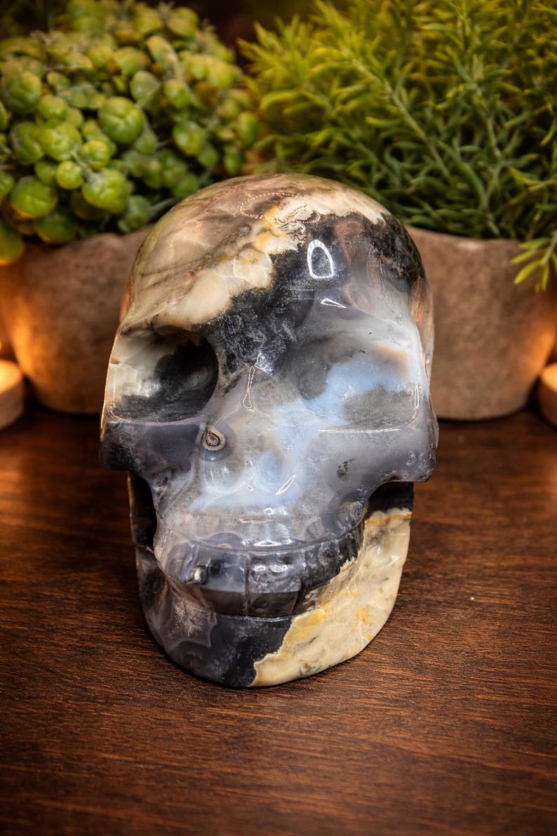 Volcano Agate Skull Carving – UV Reactive Crystal Skull, Hand Carved Agate, Statement Collector Piece, 5.75 lbs bild 3