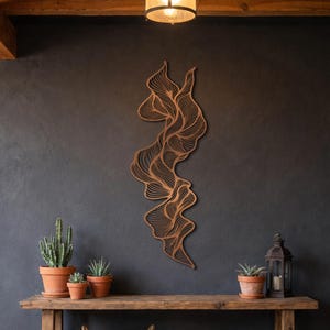 Arte murale minimalista in metallo nero, scultura astratta verticale, decorazione murale organica moderna, pezzo di lusso contemporaneo